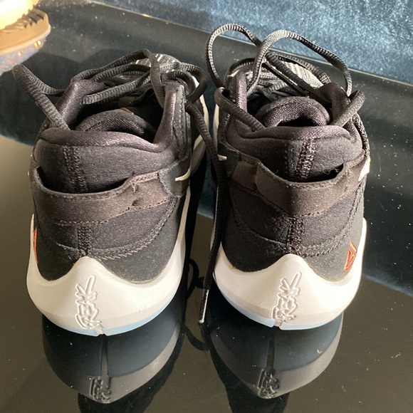 Black and White Nike - Picture 5 of 6